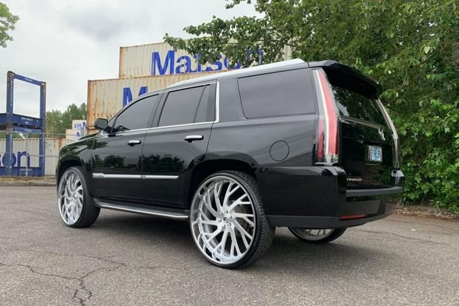  Cadillac Escalade on Forgiato Wheels (Sincro) 2019 года  (фото 2 из 3)